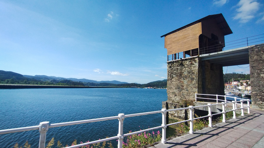 Vistas a la ría del Nalón desde San Esteban de Pravia